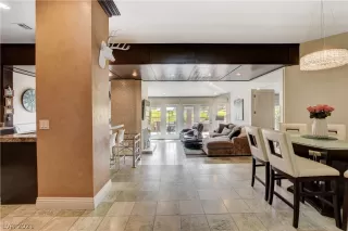 Photo #1: 2298899 Listing 