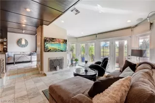 Photo #6: 2298899 Listing 