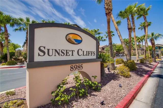 MLS: 2298902 Condo For Sale