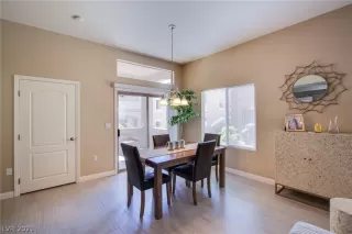 Photo #6: 2298902 Listing