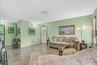 Photo #1: 2298906 Listing