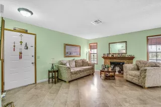 Photo #2: 2298906 Listing