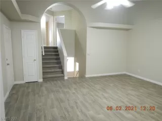 Photo #2: 2298919 Listing 