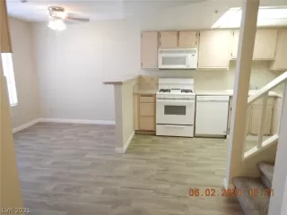 Photo #6: 2298919 Listing 