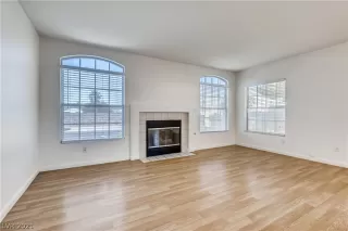 Photo #4: 2298927 Listing 