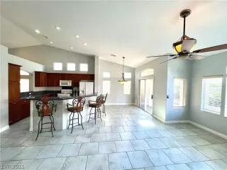 Photo #2: 2298934 Listing