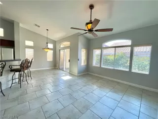 Photo #4: 2298934 Listing