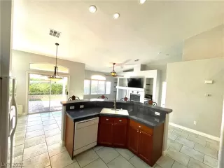 Photo #6: 2298934 Listing