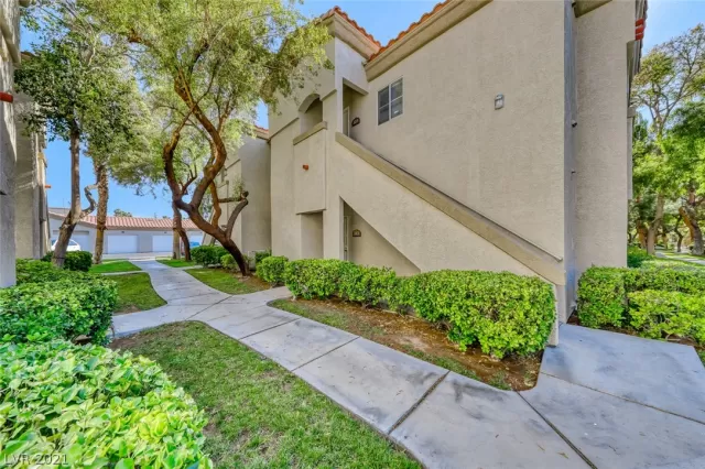 MLS: 2298935 Condo For Sale