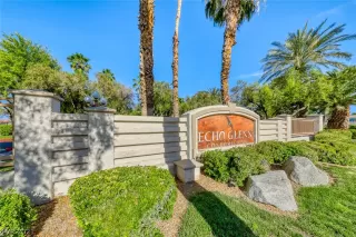 Photo #2: 2298935 Listing