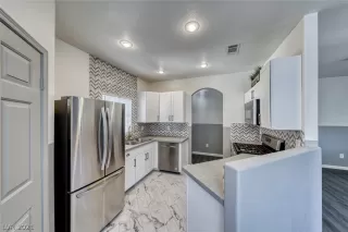 Photo #6: 2298935 Listing