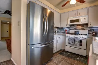 Photo #4: 2298960 Listing