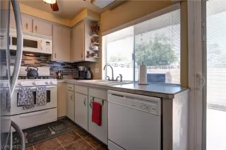 Photo #5: 2298960 Listing