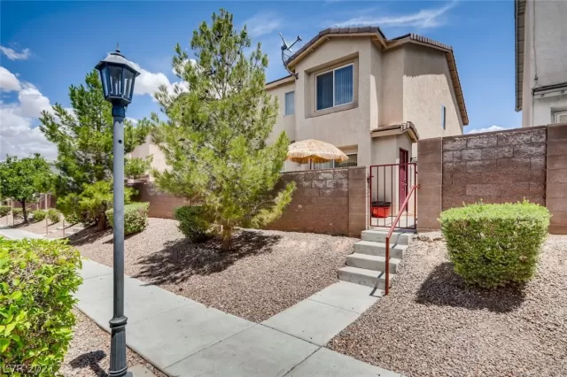 MLS: 2298982 Condo For Sale