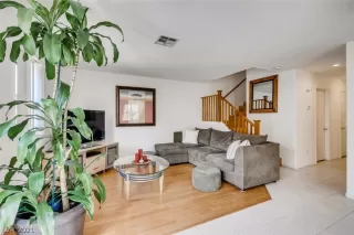 Photo #1: 2298982 Listing 