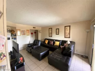 Photo #3: 2298999 Listing