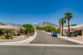 Photo #2: 2299000 Listing 