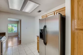 Photo #5: 2299000 Listing 