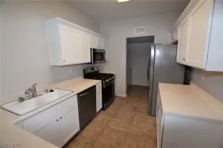 Photo #3: 2299051 Listing 