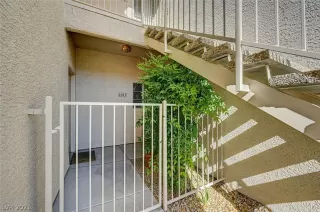 Photo #2: 2299092 Listing