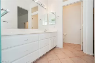 Photo #5: 2299114 Listing