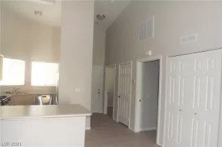 Photo #5: 2299123 Listing 