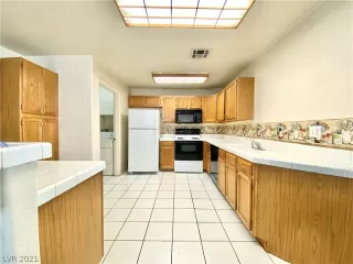 Photo #5: 2299187 Listing 