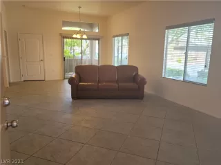 Photo #2: 2299204 Listing