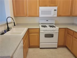 Photo #6: 2299204 Listing