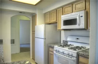 Photo #5: 2299219 Listing 