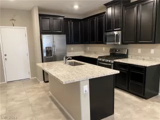 Photo #5: 2299228 Listing 