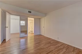 Photo #4: 2299236 Listing