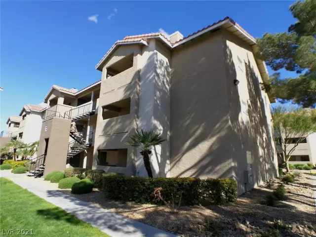 MLS: 2299250 Condo For Sale