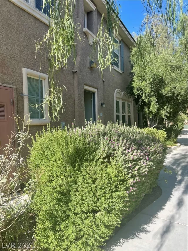 MLS: 2299259 Condo For Sale