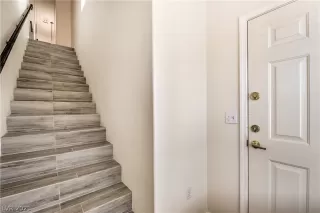 Photo #3: 2299280 Listing