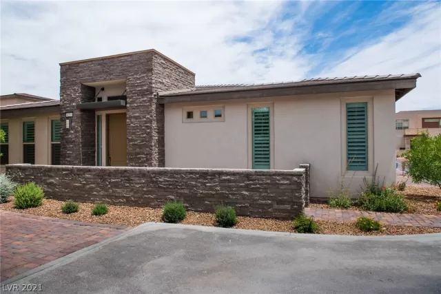 MLS: 2299301 Condo For Sale