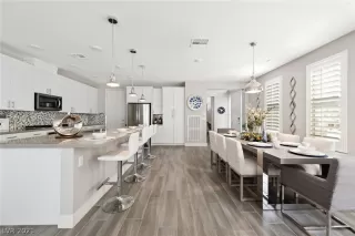 Photo #2: 2299301 Listing 