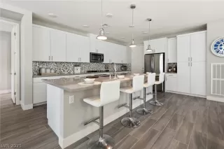 Photo #3: 2299301 Listing 