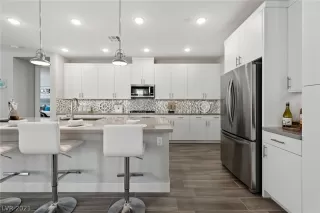 Photo #4: 2299301 Listing 