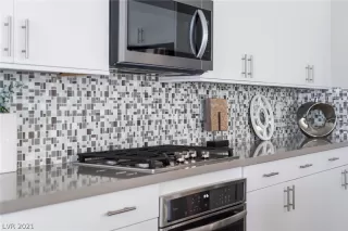 Photo #5: 2299301 Listing 