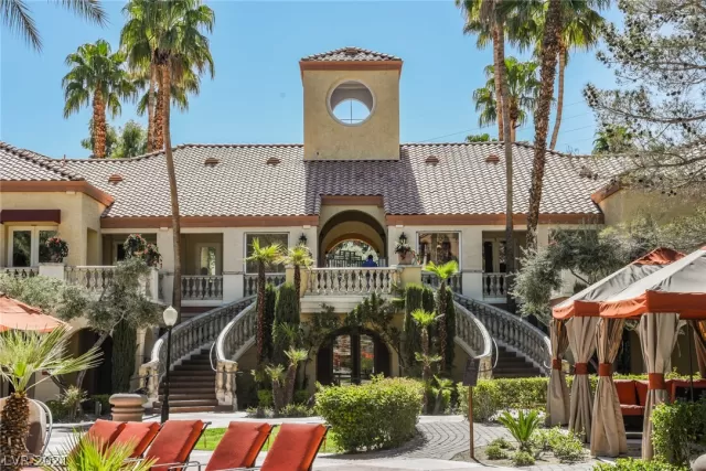 MLS: 2299362 Condo For Sale