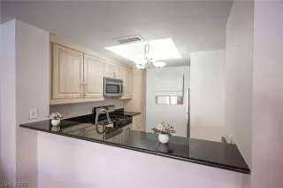 Photo #2: 2299362 Listing 