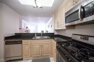 Photo #3: 2299362 Listing 