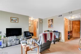 Photo #4: 2299405 Listing 