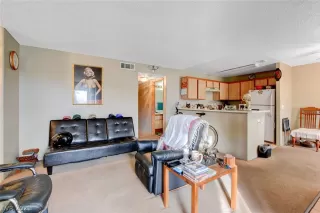 Photo #5: 2299405 Listing 