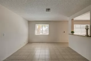 Photo #3: 2299423 Listing