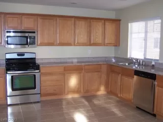 Photo #2: 2299428 Listing 