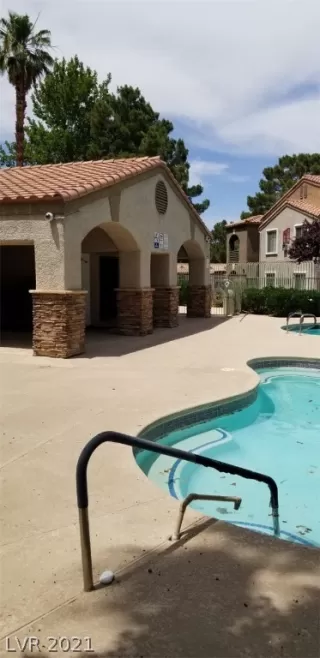 Photo #2: 2299440 Listing