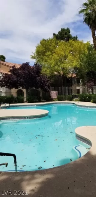 Photo #3: 2299440 Listing