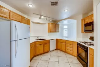 Photo #3: 2299472 Listing